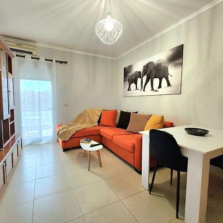 One Bd Flat Near Center With 24H Self Check In Apartment Tiranë Luaran gambar