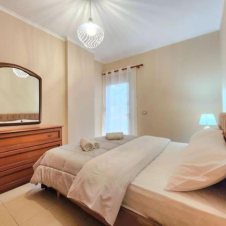 One Bd Flat Near Center With 24H Self Check In Apartment Tiranë Luaran gambar