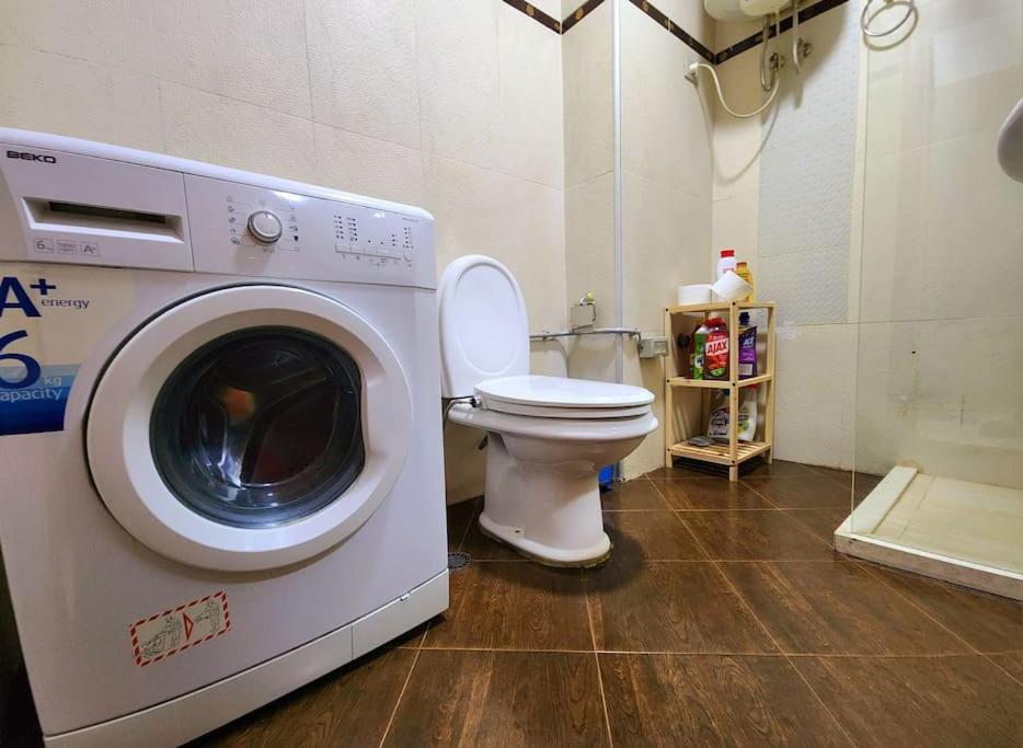 One Bd Flat Near Center With 24H Self Check In Apartment Tiranë Luaran gambar