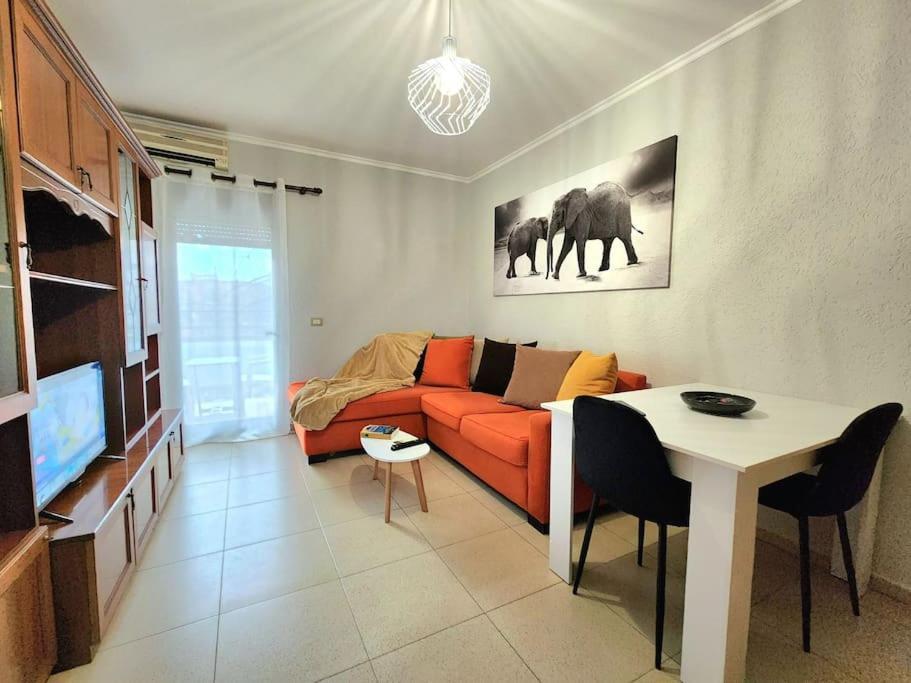 One Bd Flat Near Center With 24H Self Check In Apartment Tiranë Luaran gambar