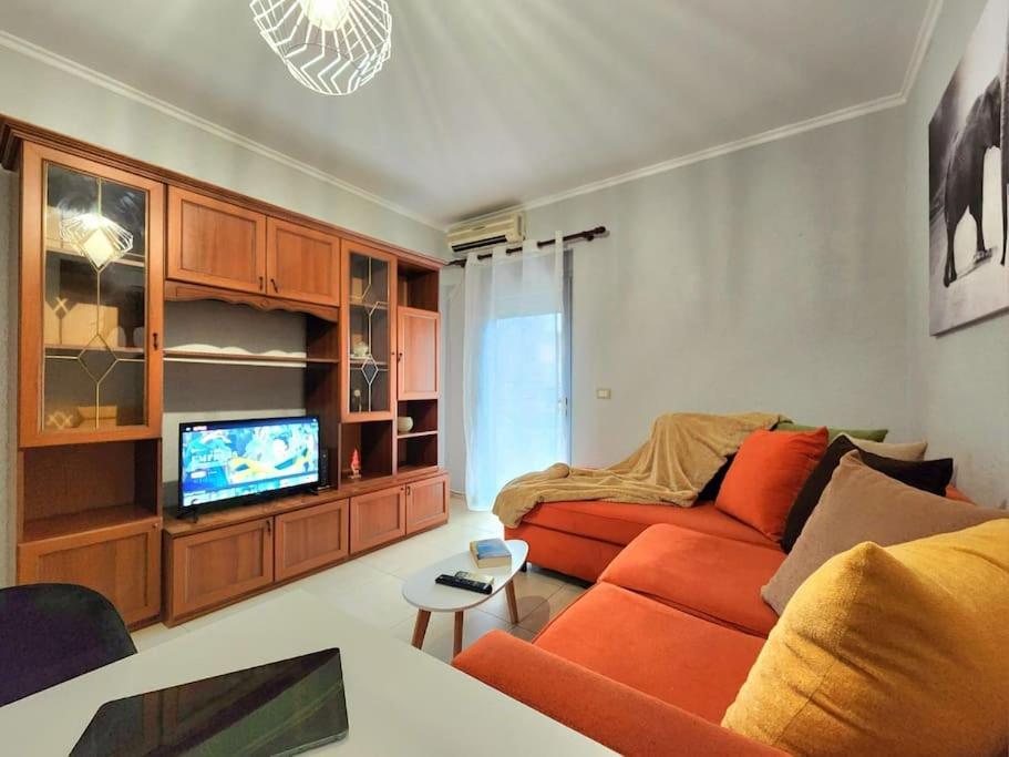 One Bd Flat Near Center With 24H Self Check In Apartment Tiranë Luaran gambar