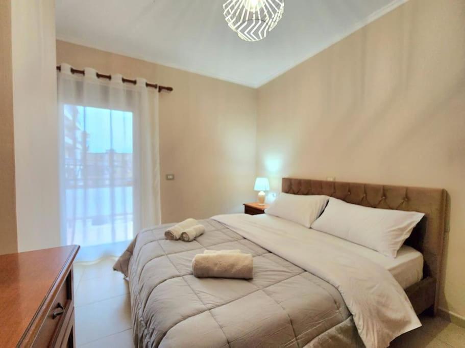 One Bd Flat Near Center With 24H Self Check In Apartment Tiranë Luaran gambar