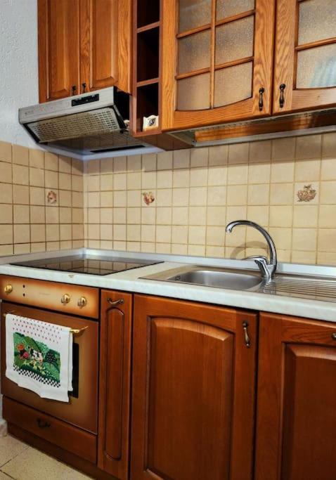 One Bd Flat Near Center With 24H Self Check In Apartment Tiranë Luaran gambar